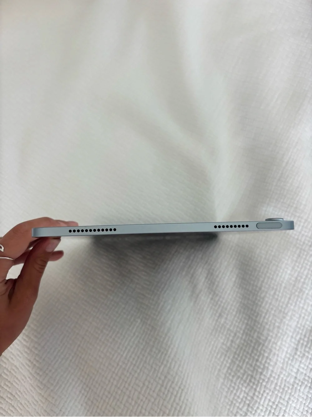 11” iPad Air 512GB Wi-Fi + Magic Keyboard – Like New